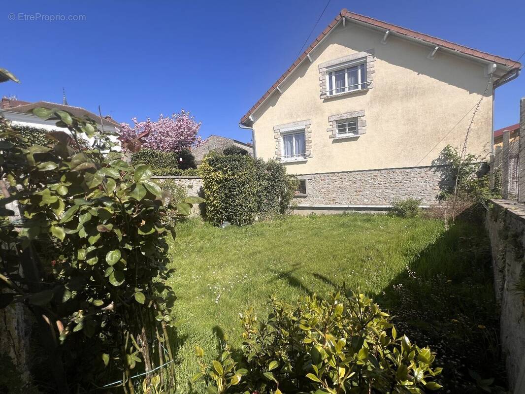 Maison à SAINT-CHERON