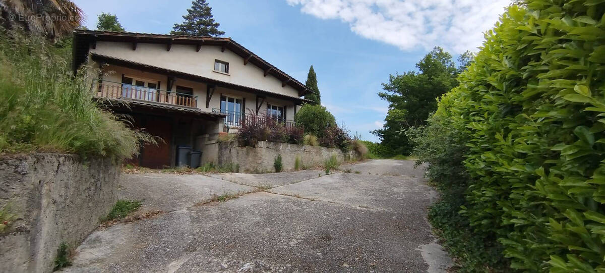 Maison à CHANOS-CURSON