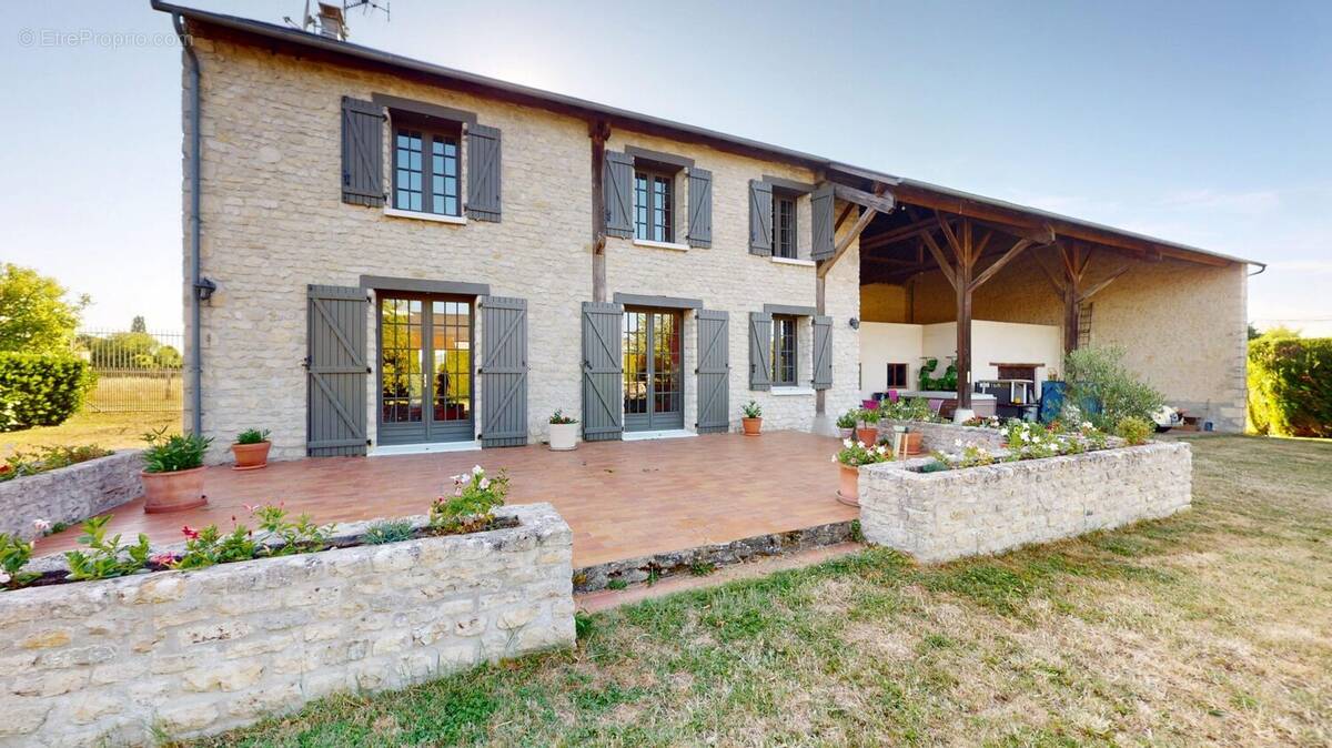 Maison à COURCELLES