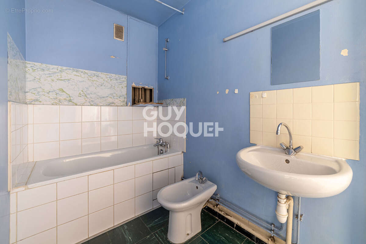 Appartement à COURBEVOIE