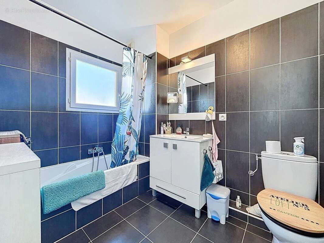 Appartement à SAINT-LAURENT-DU-VAR