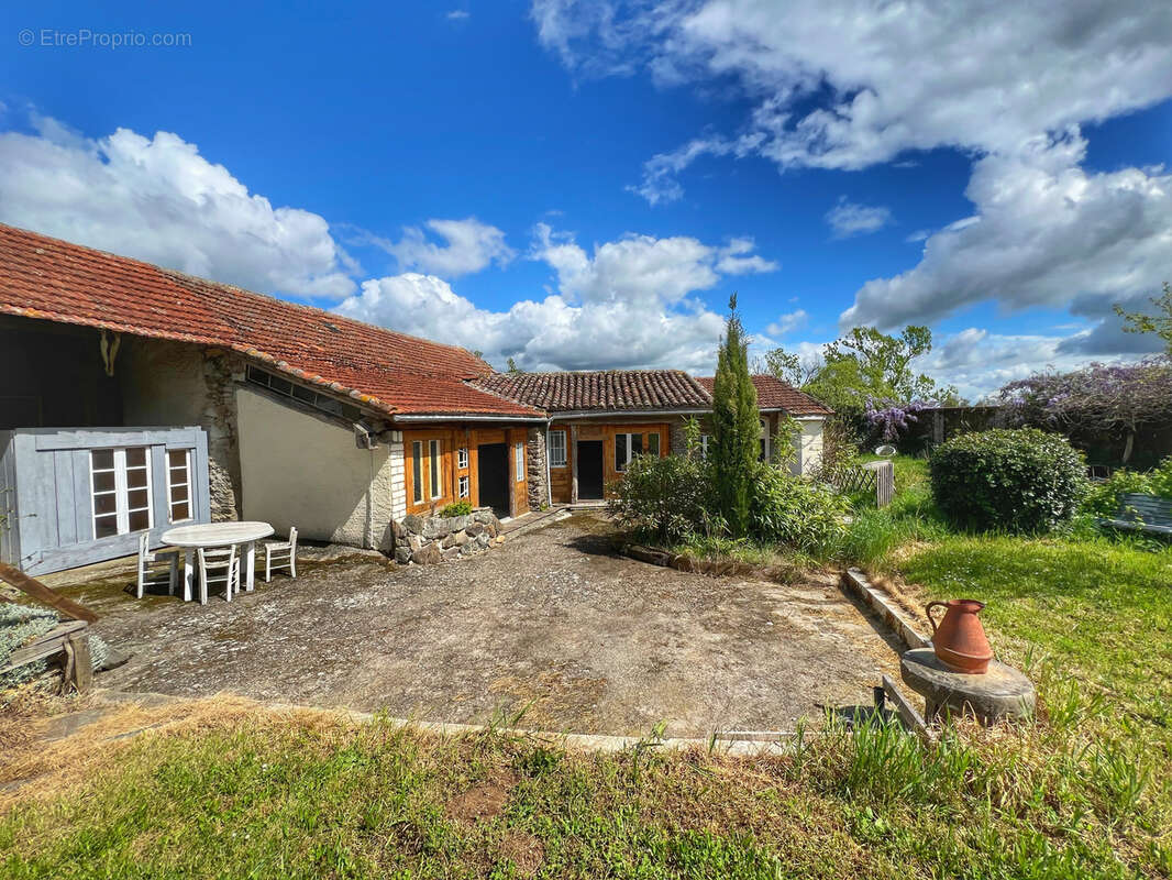 Maison à MIRANDOL-BOURGNOUNAC