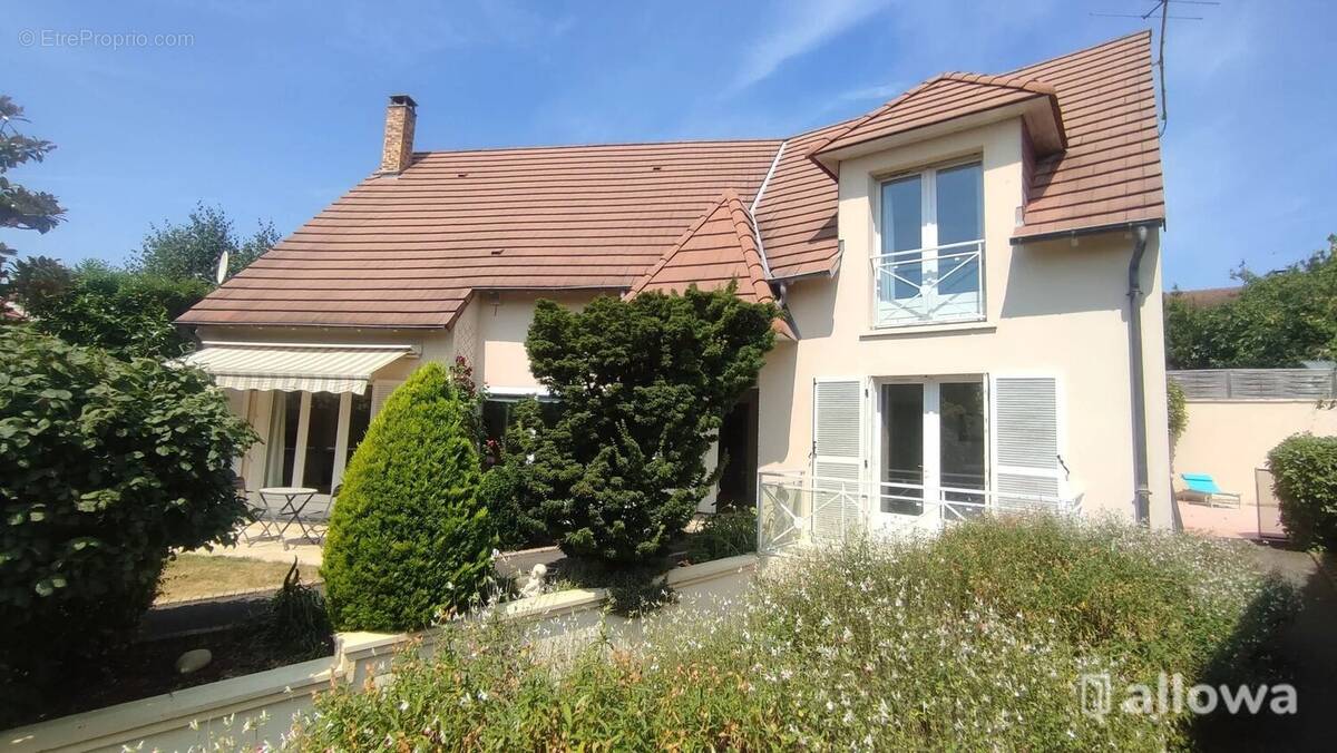 Maison à CHANTELOUP-LES-VIGNES