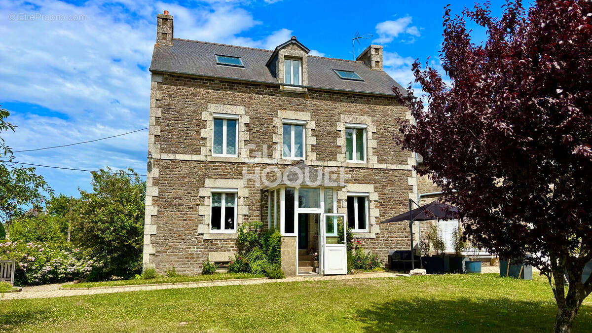 Maison à LANVALLAY