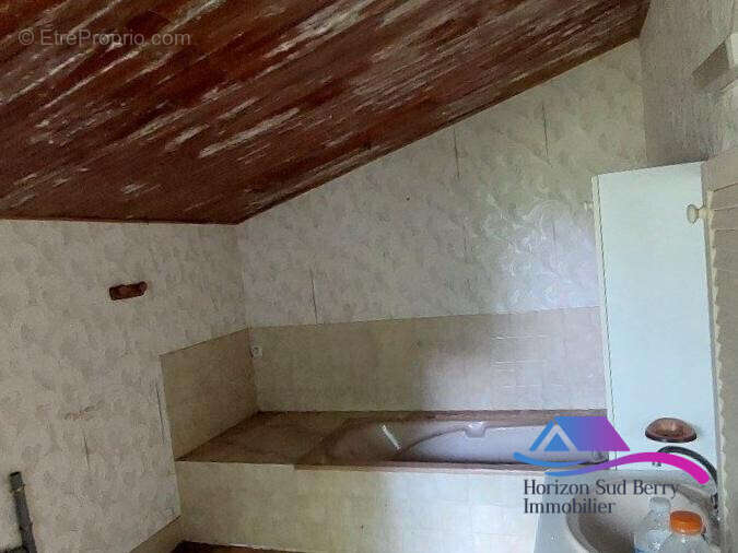 Salle de bains - Maison à CHATEAUMEILLANT