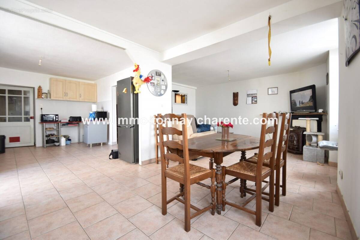 Maison à TONNAY-CHARENTE