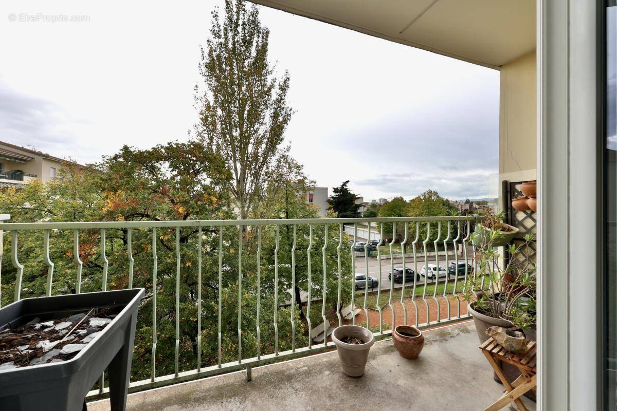 Appartement à BRON