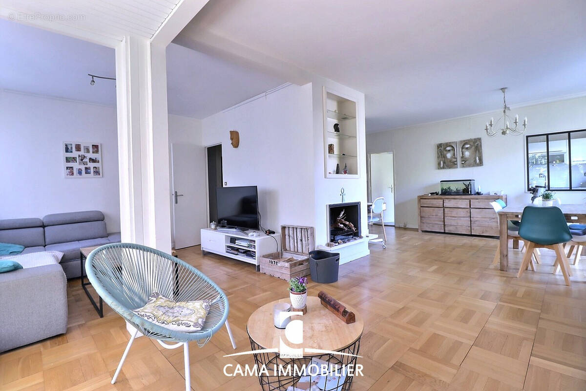 Appartement à FONTENAY-LE-FLEURY