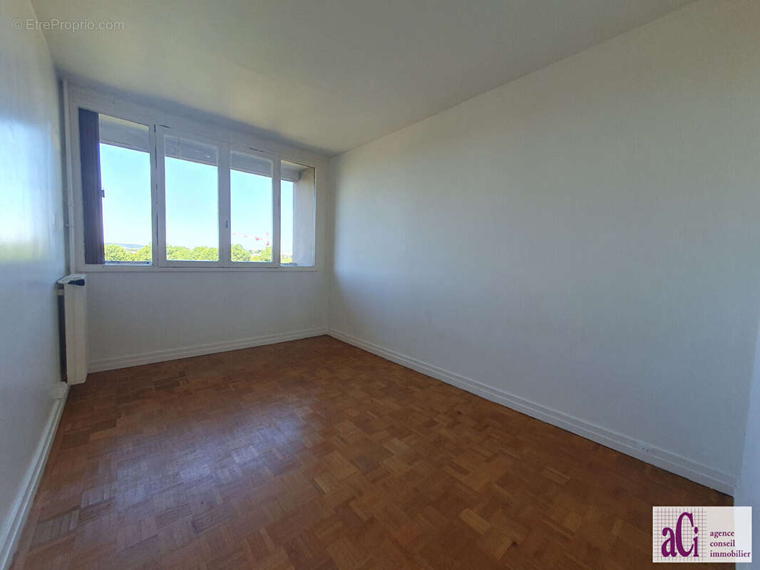Appartement à L&#039;HAY-LES-ROSES