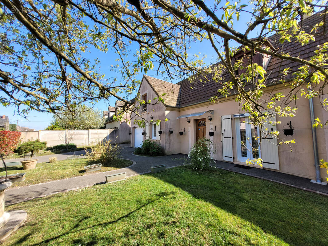 Maison à AUNEAU