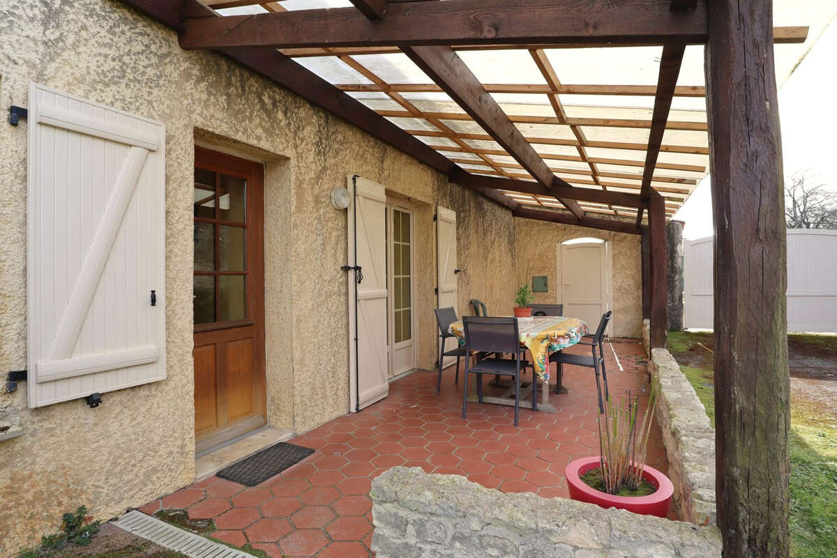 Maison à SAINT-MICHEL-LE-CLOUCQ