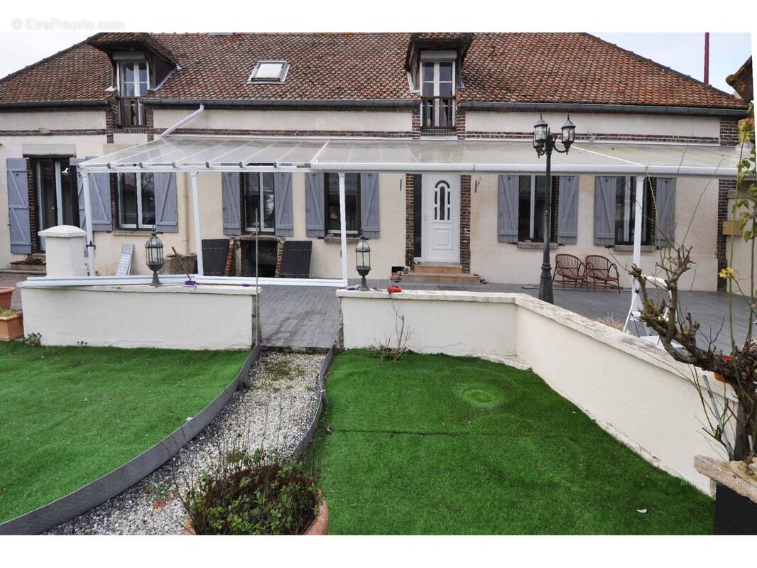 Maison à LE PAVILLON-SAINTE-JULIE