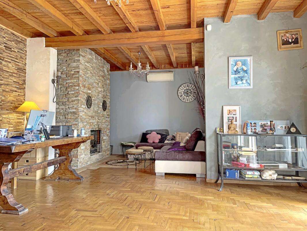 Maison à GINASSERVIS