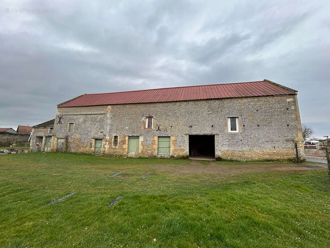 Maison à ARGENCES