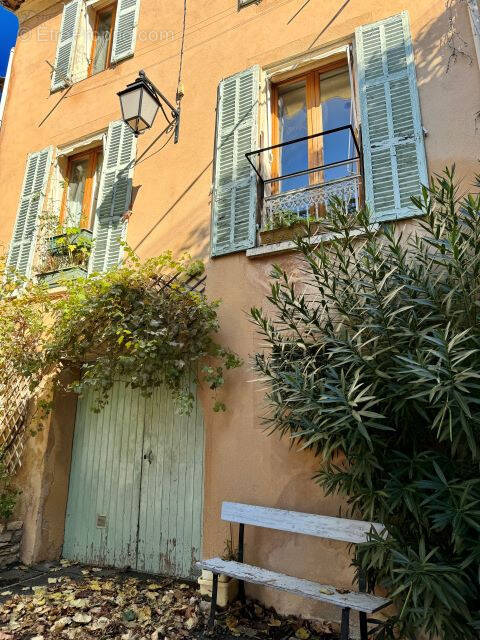 Appartement à EGUILLES
