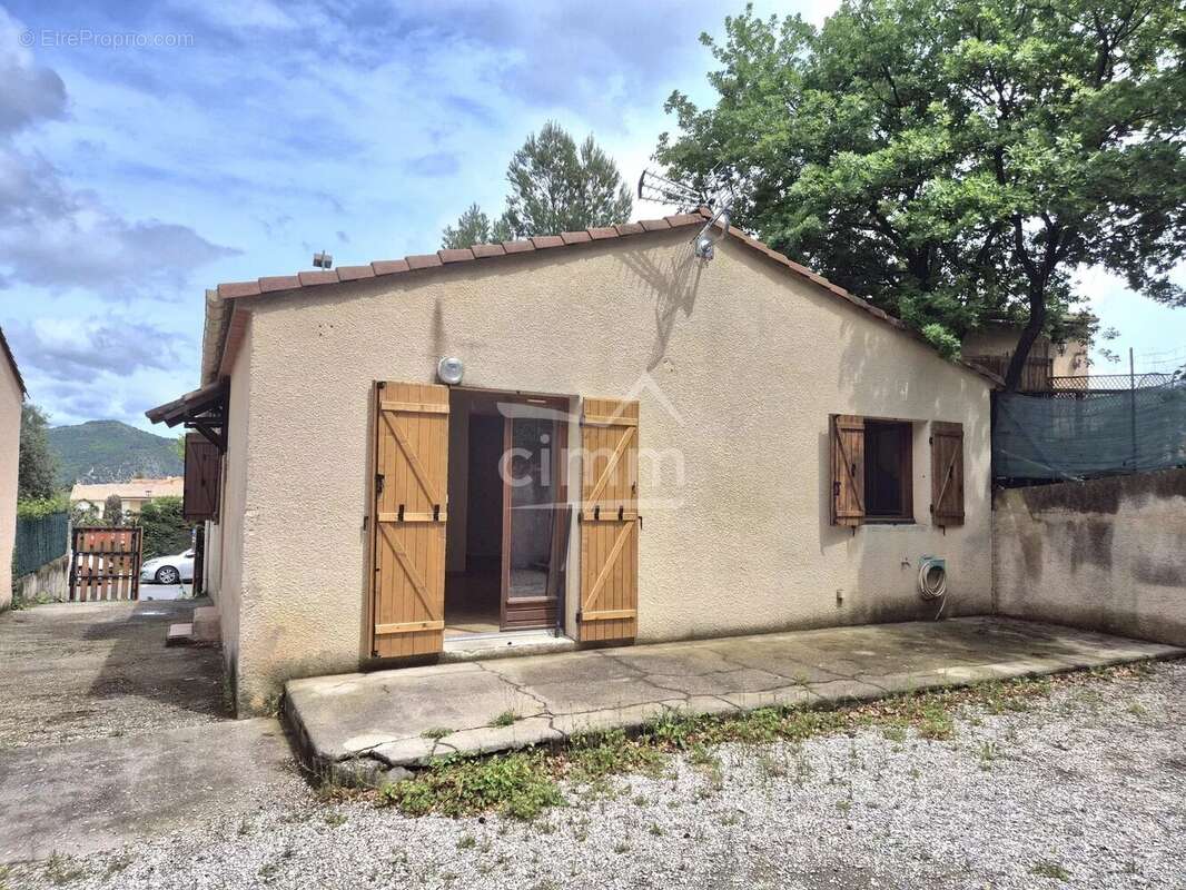 Maison à CHATEAU-ARNOUX-SAINT-AUBAN