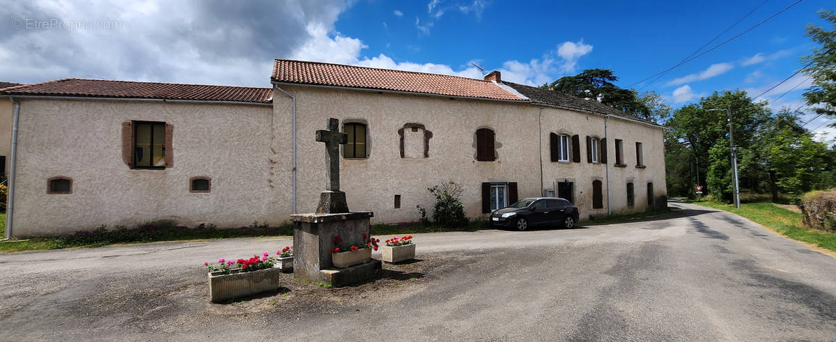 Maison à ALMAYRAC