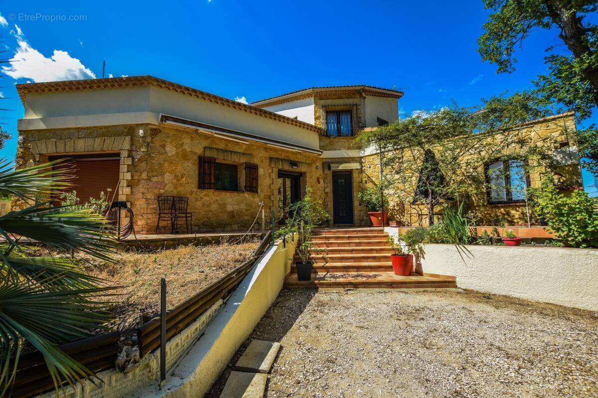 Maison à SAINT-PAUL-LES-FONTS