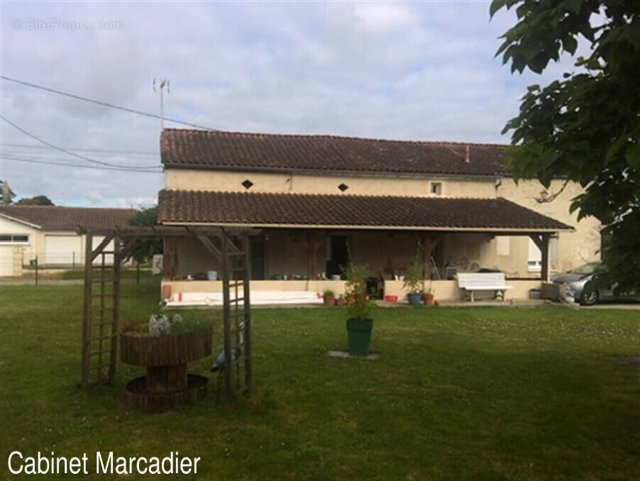 Maison à GARDONNE