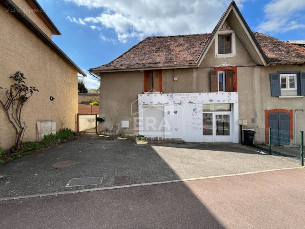 Autre à LES ABRETS