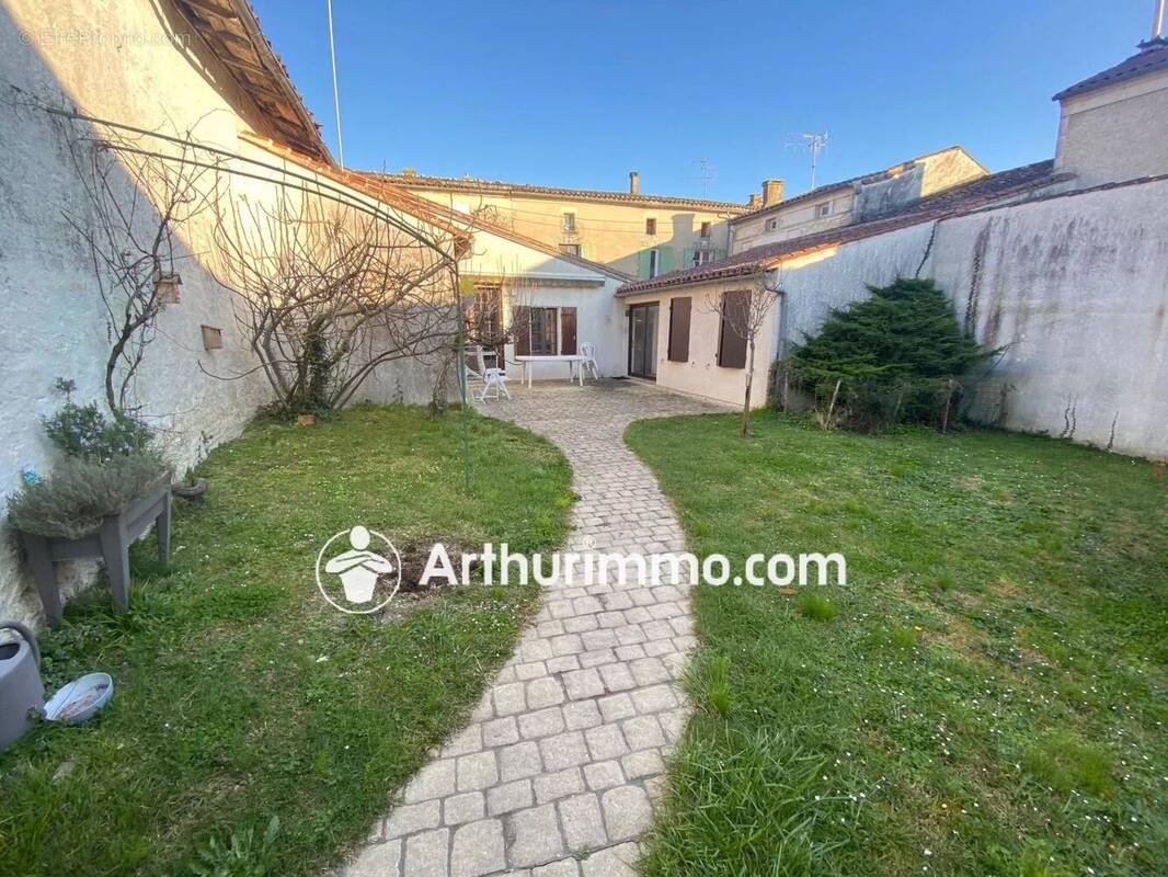 Maison à MATHA