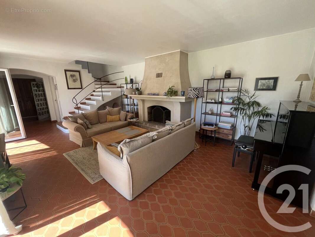 Maison à ROQUEFORT-LES-PINS