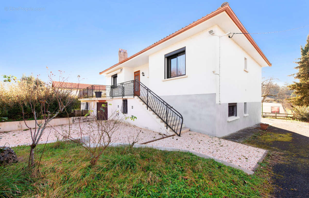 Maison à MONESTIES