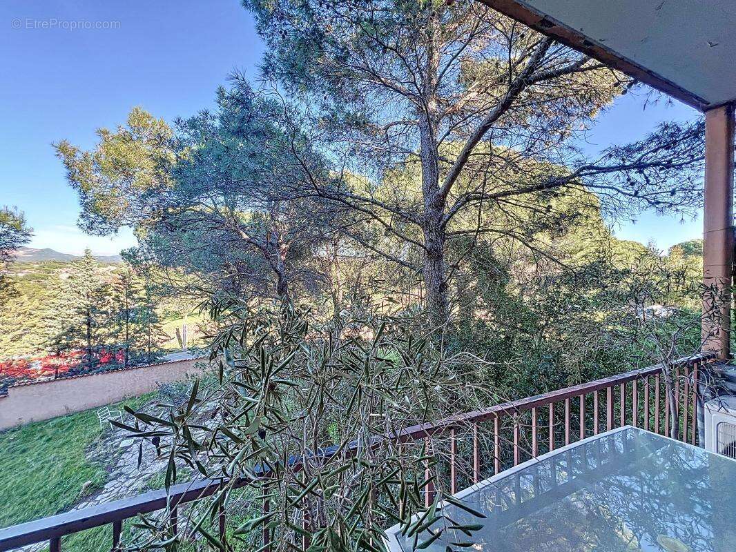 Appartement à PUGET-SUR-ARGENS