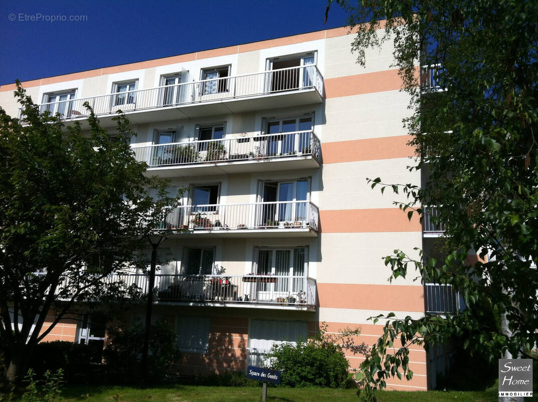 Appartement à MAGNY-LES-HAMEAUX