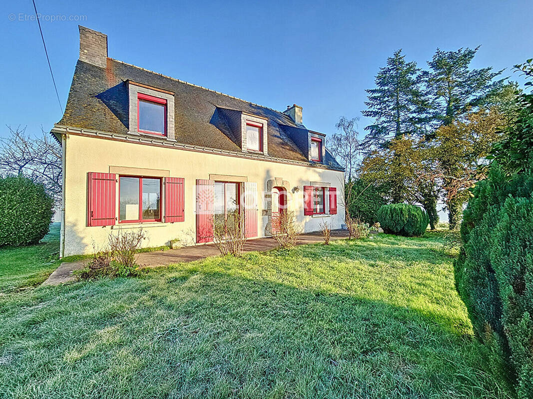 Maison à LA CROIX-HELLEAN