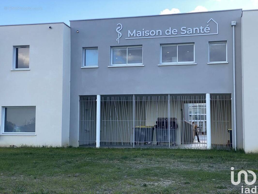 Photo 1 - Commerce à TOURBES