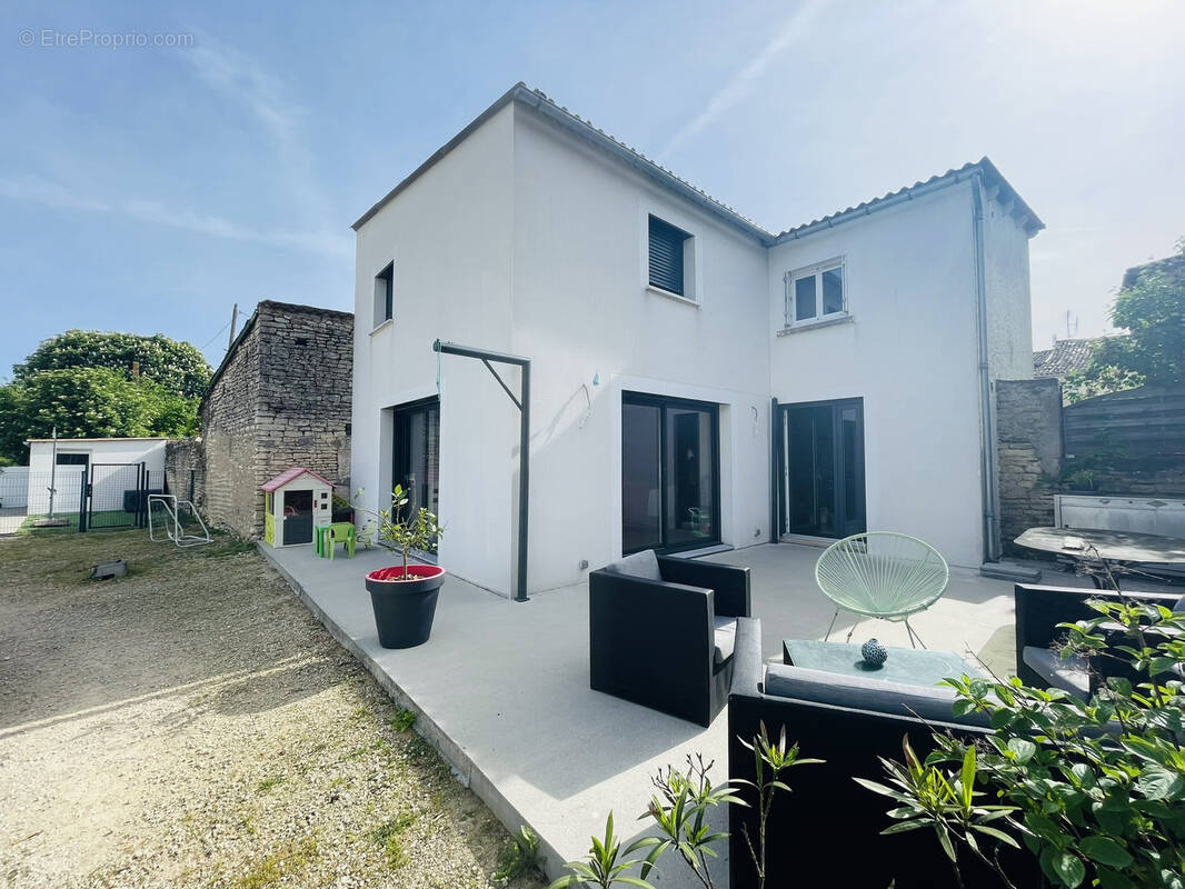 Maison à NEUVILLE-DE-POITOU