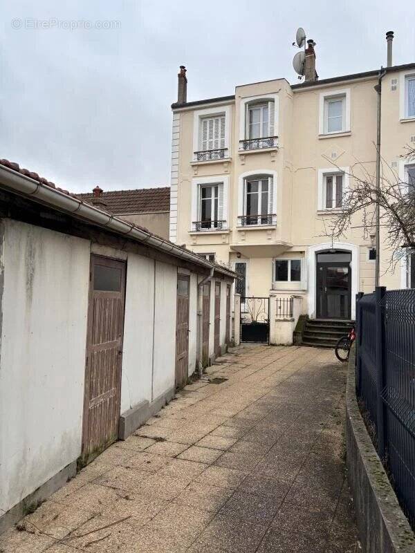 Appartement à BEAUCHAMP