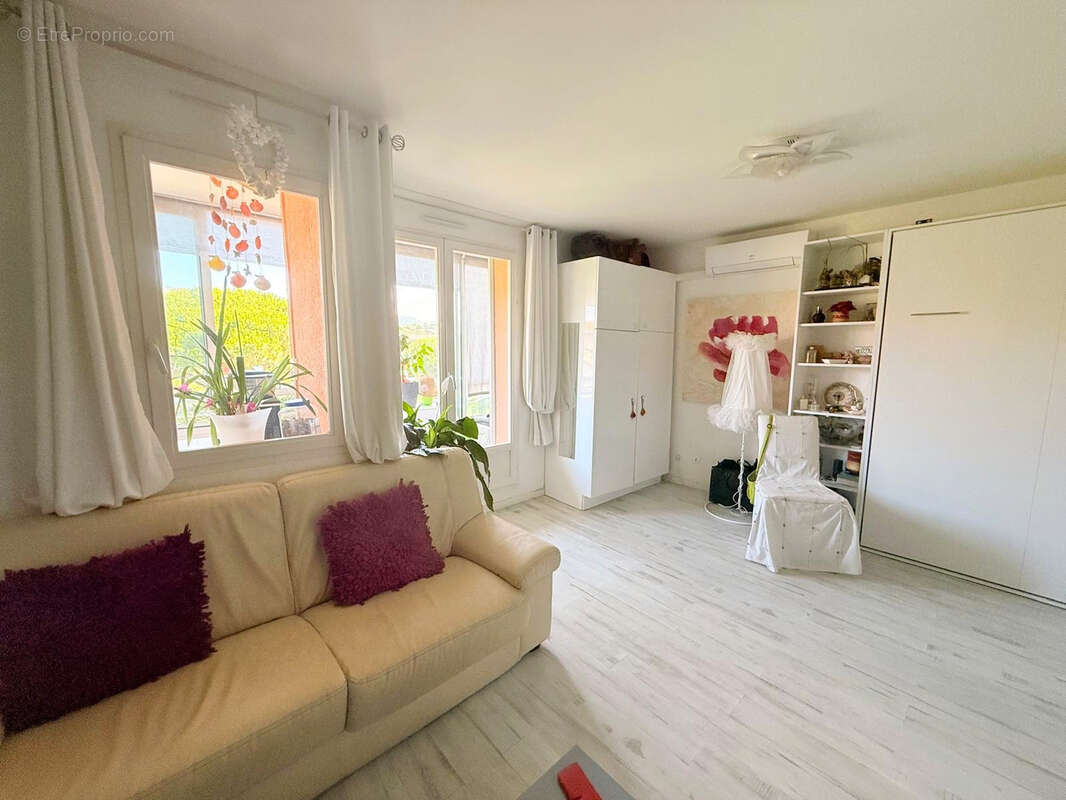Appartement à BORMES-LES-MIMOSAS