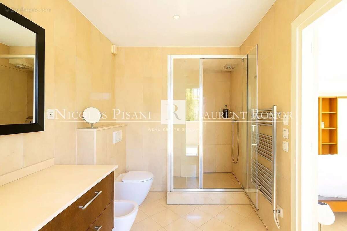 Appartement à EZE