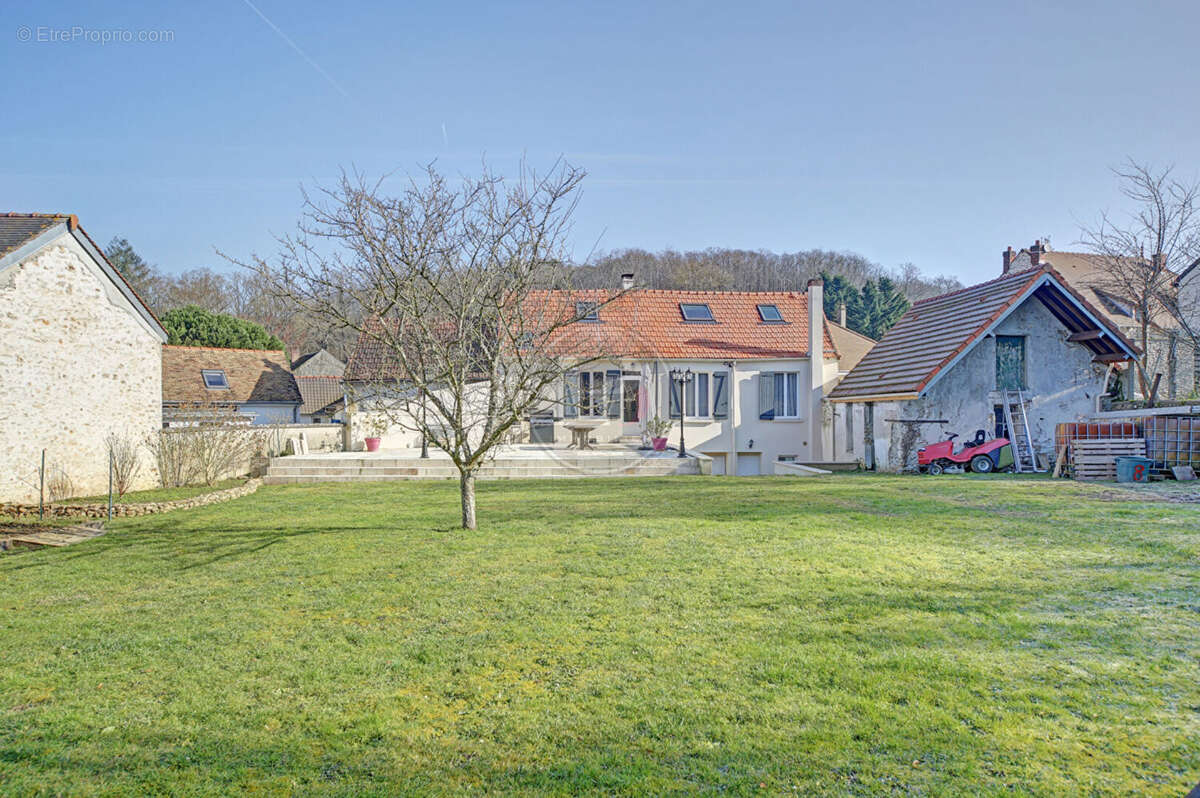 Maison à MORAINVILLIERS