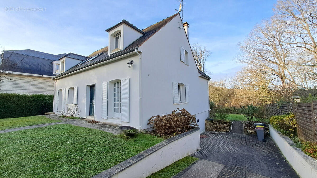 Maison à SAINT-REMY-LES-CHEVREUSE