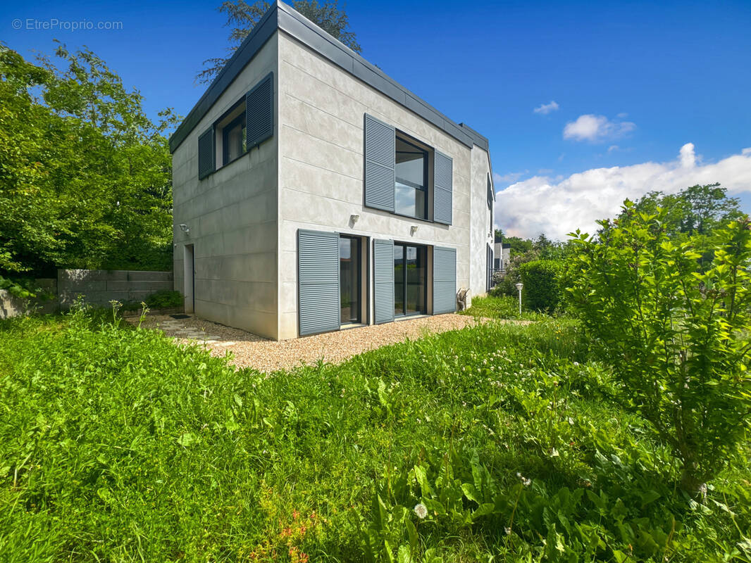 Maison à NEUVILLE-SUR-SAONE