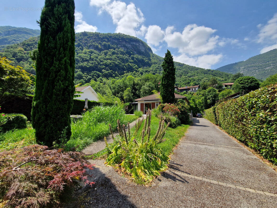 Maison à VEUREY-VOROIZE