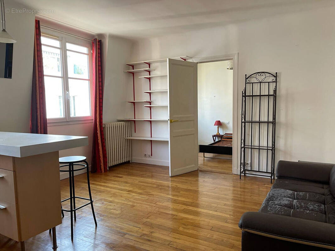 Appartement à COURBEVOIE