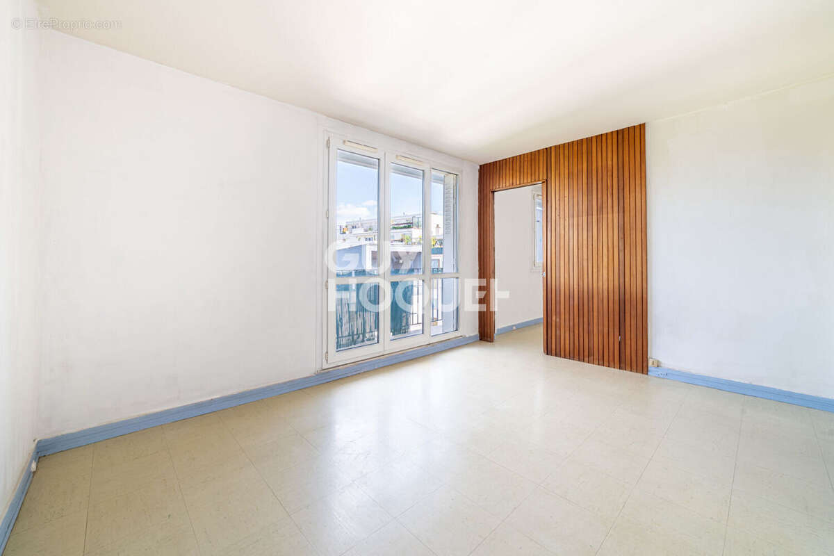 Appartement à COURBEVOIE