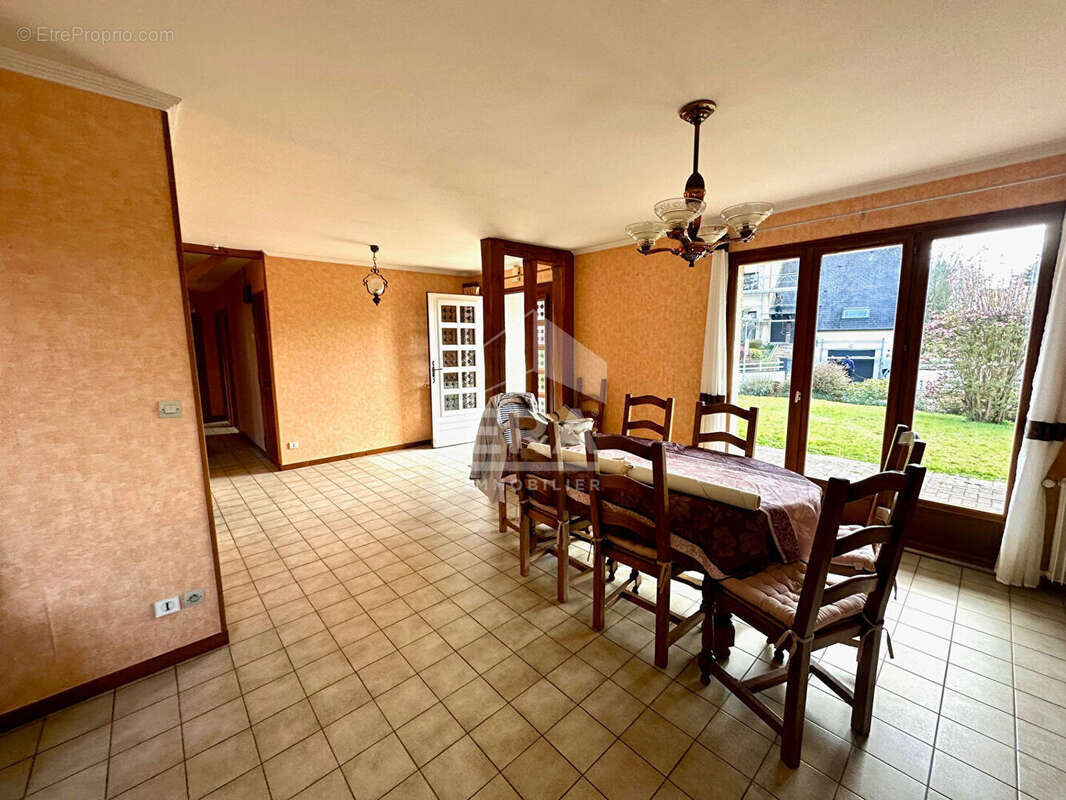 Maison à LE MESNIL-ESNARD