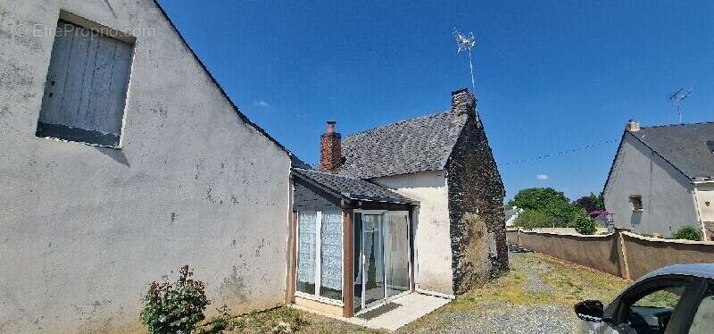 Maison à LA CHAPELLE-GLAIN