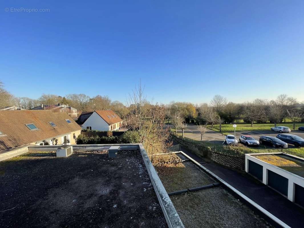 Appartement à LE MESNIL-SAINT-DENIS