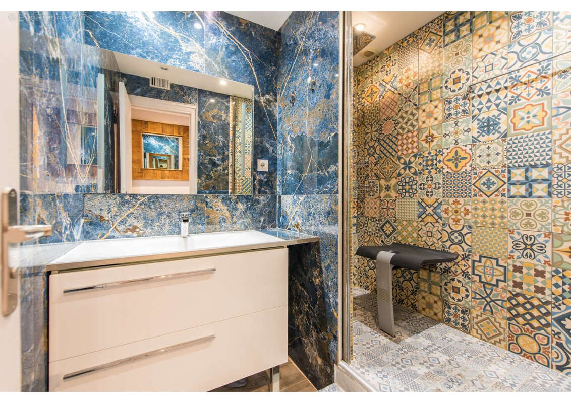 Appartement à MARSEILLE-5E