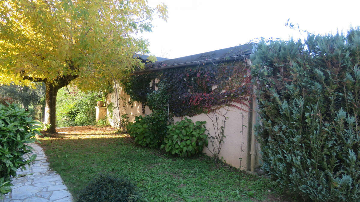 Maison à CHERVEIX-CUBAS