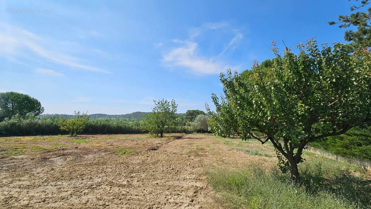 Terrain à CLARENSAC