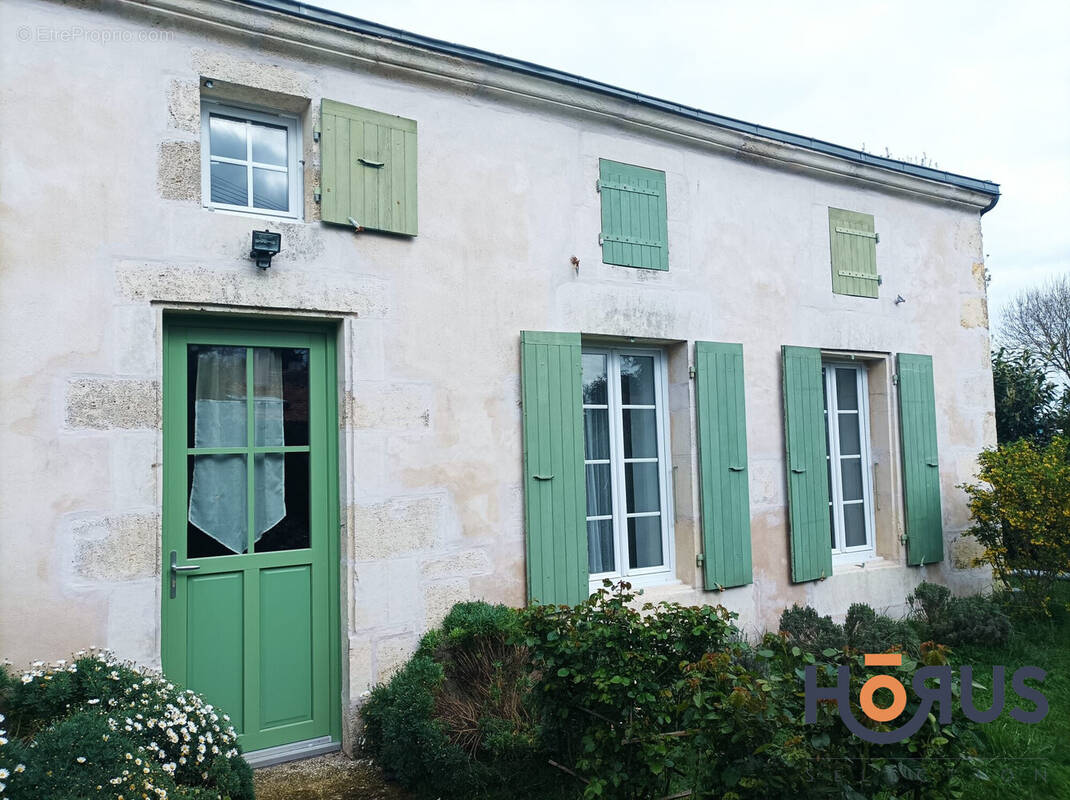 Maison à SAINT-PORCHAIRE