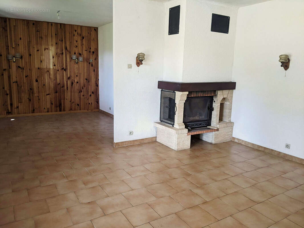 Maison à AUPS