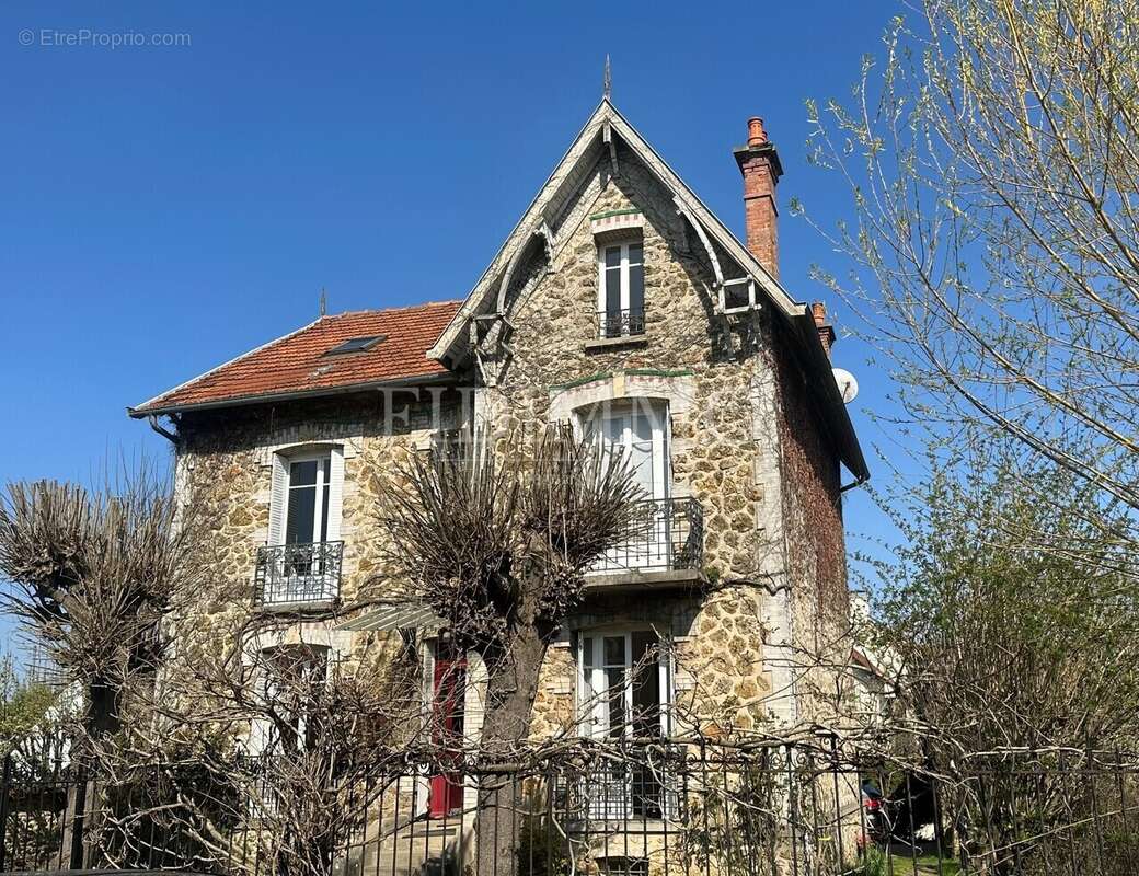 Maison à CHENNEVIERES-SUR-MARNE